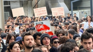 Erdog'an noroziliklardan so'ng Bilgi universitetini yopish qarorini bekor qildi