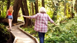 Avstraliyalik 38 yoshli ayol ajrashgandan keyin qariyalar qishlog‘iga ko‘chib o’tdi