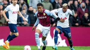 Aston Villa himoyachisi APLda birinchi qizil oldi