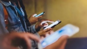 Yaponiya smartfondan kuniga ikki soat foydalanishni tavsiya qildi