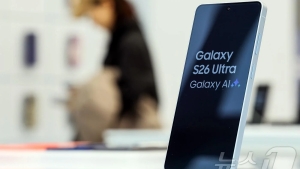 Samsung displeydagi qizil dog‘lar dasturiy ta’minot bilan bog‘liqligini aytdi