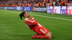 «Bavariya» chempionlikni nishonladi Olise esa maxsus futbolkani kiymadi