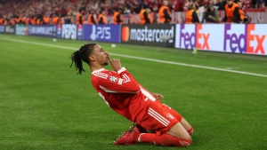 «Bavariya» chempionlikni nishonladi Olise esa maxsus futbolkani kiymadi