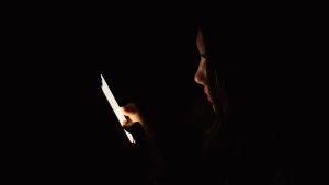Yevropada jurnalistlar telefoniga josuslik dasturi orqali hujum qilindi