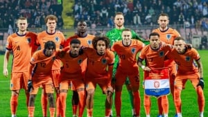 De Yong va Levandovski asosiy tarkibda maydonga chiqadi