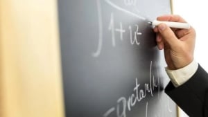 Maktab rahbarlari va o‘qituvchilarga bonus joriy qilindi