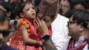 Nepalda ikki yoshli qiz tirik ma’buda etib tan olindi