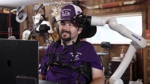 Ilon Maskning Neyralink kompaniyasi fikr kuchi bilan boshqariladigan sun'iy qo'llarni namoyish etdi