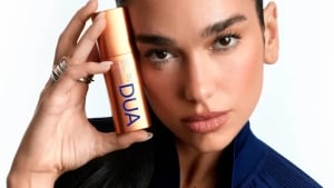 Dua Lipa yangi kosmetika brendini taqdim etdi
