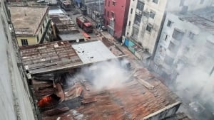 Dakkada kiyim fabrikasida yong‘in, 16 halok