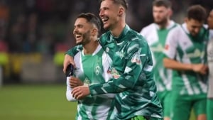 Verder сыграл вничью с Байером 3:3 вдесятером