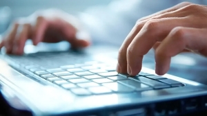 Singapur internet firibgarligiga qarshi jazo choralarini kuchaytirdi