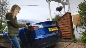 Elektromobillarni quvvatlash xarajatlarini tejash bo'yicha muhim tavsiyalar berildi