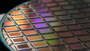 Intel nuqsonli chiplarni sotish orqali o'z daromadini oshirdi