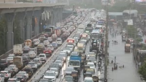 Mumbai shahrida kuchli yomg‘irlar hayotni to‘xtatdi