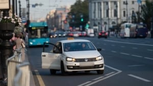 Sankt-Peterburgda muhojirlar taqiqi taksi narxini oshirdi