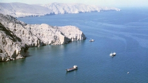 Eron introduces a mandatory fee for crossing the Hormuz Strait.