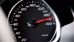 Скорость транспорта в населенных пунктах строго ограничена