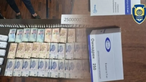 Two individuals selling illegal drugs were arrested