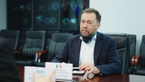 Italiyaning O'zbekistondagi sobiq elchisi noqonuniy viza berishda ayblanib qo'lga olindi