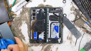 Samsung kompaniyasining yangi buklama telefoni qattiq sinovdan o'ta olmadi