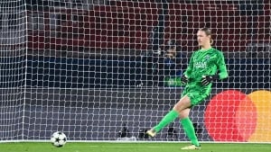 Safonov on the field for PSG against Lens