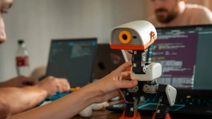 Hugging Face jamoasi Microduck nomli yangi robotni namoyish etdi