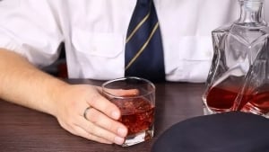 Japan Airlines uchuvchisi mastligi reyslarni kechiktirdi