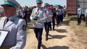 Qozog'istonda mashg'ulot paytida halok bo'lgan askarlar so'nggi yo'lga kuzatildi