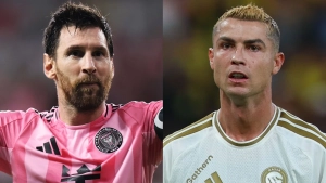 Ronaldu va Messi mingta gol urish uchun kurashmoqda