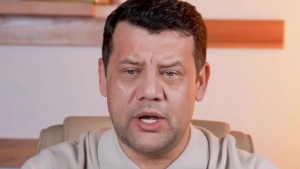 Artists talk about problems related to wedding income and tax burden