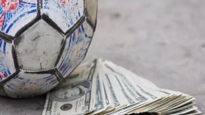 UEFA отложил проведение национальных чемпионатов за границей