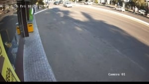 В Бухаре водителю выписали штраф за то, что он уступил дорогу пешеходам