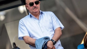 Черчесов поздравил Максименко с 200-й игрой