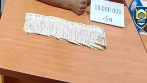 Kungradda 10 million so‘m pora olayotgan xodim ushlangan