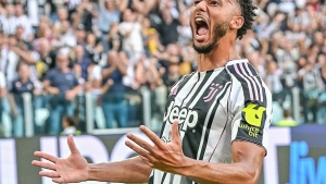 Lloyd Kelli in the focus of APL clubs