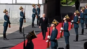 Shavkat Mirziyoyev Moskvadagi harbiy paradda ishtirok etdi (foto)