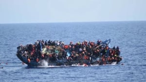 Tunis yaqinida muhojirlar kemasi ag‘darildi, 40 halok