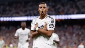 Uchta gol urgan Mbappe eng yaxshi futbolchi deb topildi (Video)