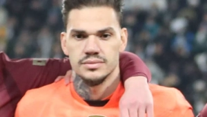 Ederson has announced that he will stay at "Manchester City"