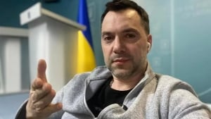 Arestovich: Ukraina tubdan qayta qurilishi kerak