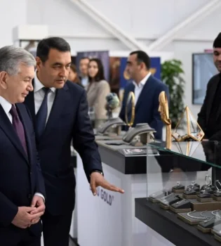 Shavkat Mirziyoyev Farg'onadagi yangi Investorlarga xizmat ko'rsatish markazini ko'zdan kechirdi