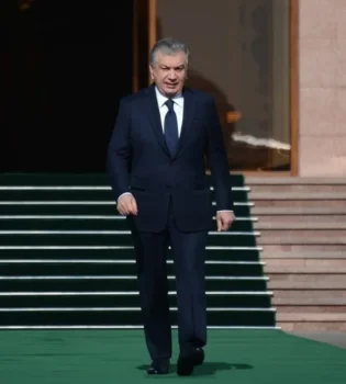 Shavkat Mirziyoyev Farg'ona viloyatiga amaliy tashrif bilan jo'nab ketdi
