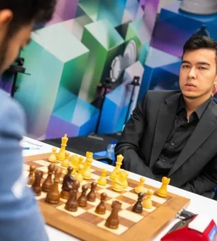 Nodirbek Gukeshning xatosidan unumli foydalandi