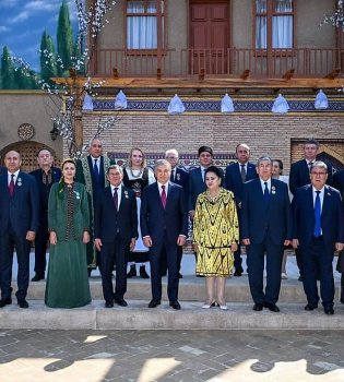 The President visited the National Cultural Center pavilion in Yakkasaroy