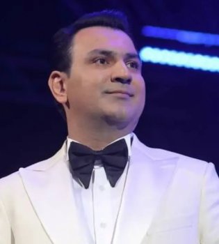 Imron gave a $20,000 watch to a fan at the concert