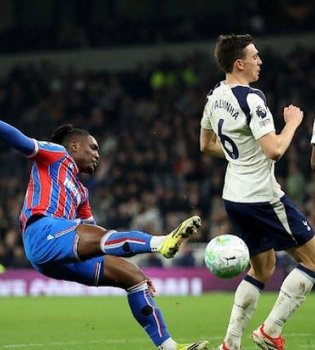 "Тоттенхэм" проиграл "Кристал Пэлас" на своем поле