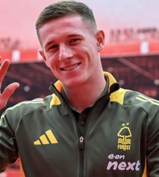 Manchester Siti Elliot Andersonni o'z tarkibiga jalb qilmoqda