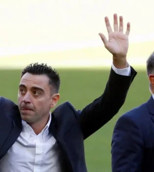 Xavi said that real power at Barcelona is in Echevarría's hands