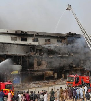 Karachidagi yong‘inda 11 kishi halok bo‘ldi